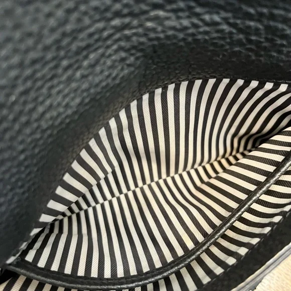 Kate Spade Black Leather Crossbody Zip Top Black Bag Pockets 9”X 6” X2” 44”strap - Picture 5 of 6